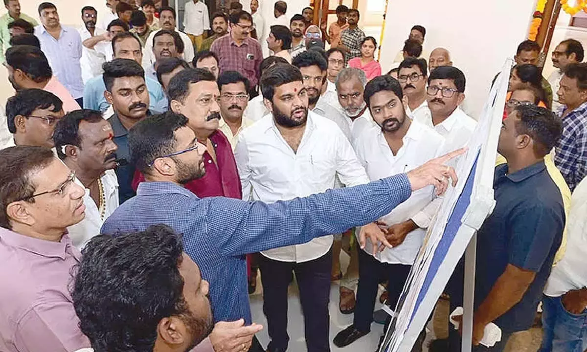 Andhra: तीन मास्टर प्लान सड़कें जल्द ही बिछाई जाएंगी Andhra: तीन मास्टर प्लान सड़कें जल्द ही बिछाई जाएंगी