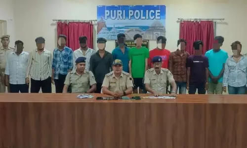 जबरन वसूली और धमकाने के आरोप में 12 नकली सेवायत गिरफ्तार
