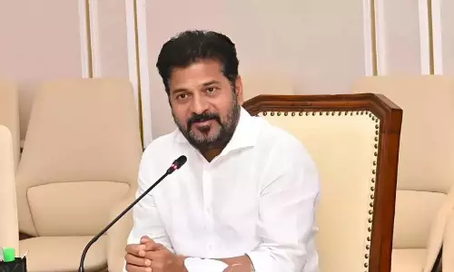CM Revanth ने तुम्मला के साथ प्रमुख मुद्दों पर चर्चा की CM Revanth ने तुम्मला के साथ प्रमुख मुद्दों पर चर्चा की