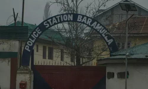 Baramulla: पुलिस ने स्वतंत्रता दिवस पर शांति बनाए रखने के कदम उठाए Baramulla: पुलिस ने स्वतंत्रता दिवस पर शांति बनाए रखने के कदम उठाए