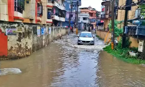 Deoghar: वार्ड 6 में जल जमाव से बढ़ी लोगों की परेशानी