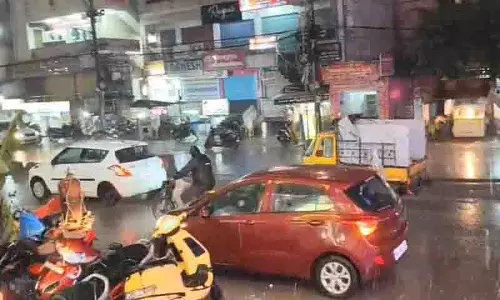 Hyderabad में भारी बारिश फिर शुरू हो गई