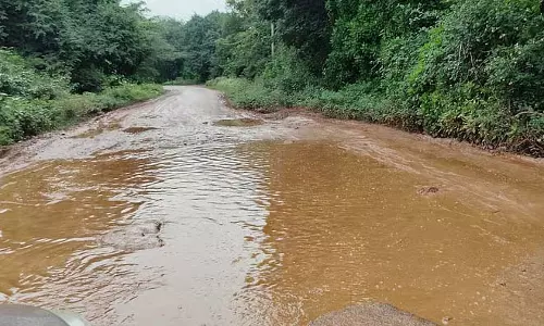 Chitradurga : ग्रामीण सड़कें बारिश के पानी से लबालब Chitradurga : ग्रामीण सड़कें बारिश के पानी से लबालब