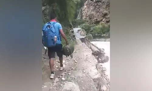 उत्तराखंड पुलिस की बाढ़ इकाई ने देहरादून के आपदा प्रभावित क्षेत्रों में खोज और बचाव अभियान चलाया
