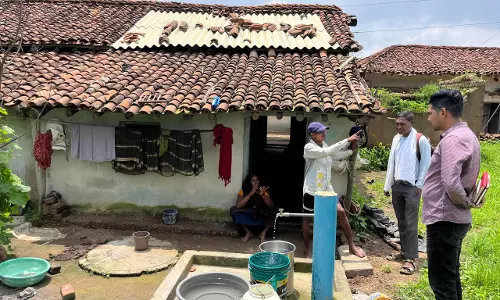 जल जीवन मिशन से बदल गई प्यारेलाल की दुनिया, अब हर घर तक पहुंचा स्वच्छ जल जल जीवन मिशन से बदल गई प्यारेलाल की दुनिया, अब हर घर तक पहुंचा स्वच्छ जल
