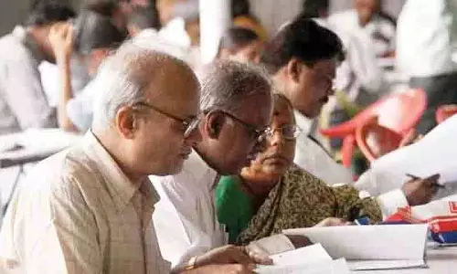 Telangana के सेवानिवृत्त कर्मचारियों ने कांग्रेस के अधूरे वादों के खिलाफ 11 अगस्त को पेंशनभोगियों के धरने का समर्थन किया
