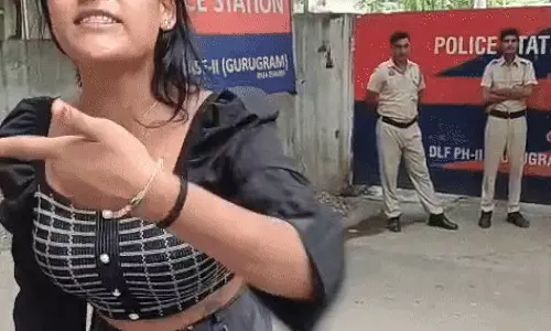 Gurugram: थाने में किन्नरों के हंगामे के बाद नौ गिरफ्तारियां Gurugram: थाने में किन्नरों के हंगामे के बाद नौ गिरफ्तारियां