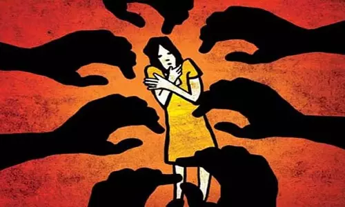 Mumbai : 15 साल की स्कूली छात्रा से सामूहिक बलात्कार, पांच गिरफ्तार Mumbai : 15 साल की स्कूली छात्रा से सामूहिक बलात्कार, पांच गिरफ्तार