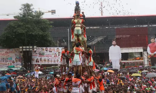 Mumbai : दहिसर में दही हांडी बनाने की प्रैक्टिस के दौरान 11 साल के गोविंदा की मौत Mumbai : दहिसर में दही हांडी बनाने की प्रैक्टिस के दौरान 11 साल के गोविंदा की मौत