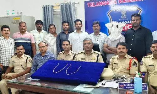 Hyderabad में सट्टेबाज़ी और शराब की लत के चलते केमिस्ट मुश्किल में, पुलिस ने स्नैचिंग के मामलों में पकड़ा