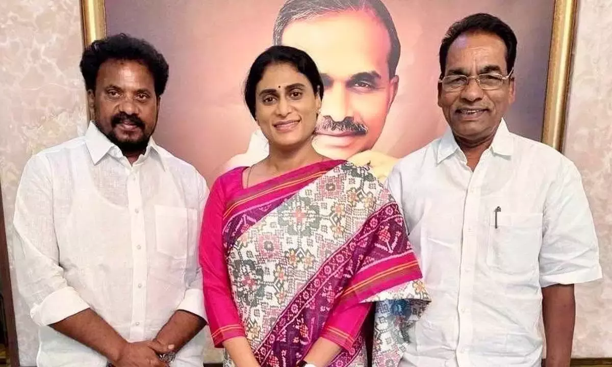 Andhra: शर्मिला ने एपीसीसी के कार्यकारी अध्यक्षों के साथ बैठक की Andhra: शर्मिला ने एपीसीसी के कार्यकारी अध्यक्षों के साथ बैठक की