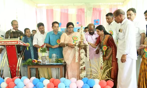 प्राणथोस्मी में इरिंजालक्कुडा के शिक्षकों और प्रधानाध्यापकों को सम्मानित किया गया प्राणथोस्मी में इरिंजालक्कुडा के शिक्षकों और प्रधानाध्यापकों को सम्मानित किया गया