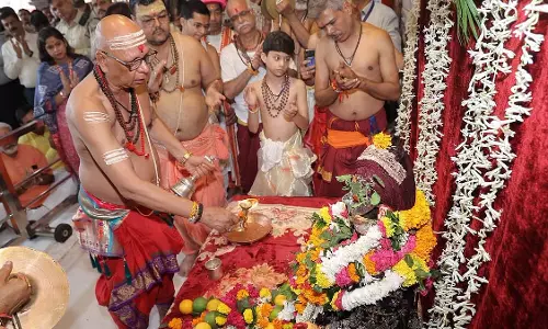 उज्जैन में निकाली गई 5वीं महाकाल सवारी; मंत्री कृष्णा गौर, गौतम टेटवाल ने की पूजा-अर्चना उज्जैन में निकाली गई 5वीं महाकाल सवारी; मंत्री कृष्णा गौर, गौतम टेटवाल ने की पूजा-अर्चना