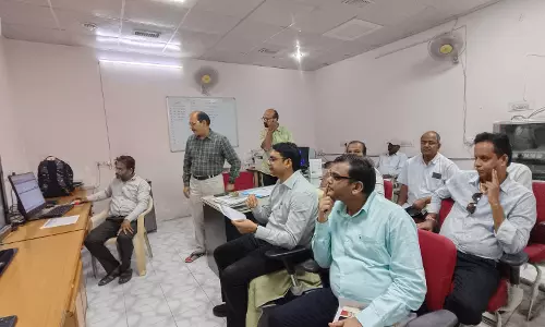 Dungarpur: पंचायती राज उपचुनाव 2025 ईवीएम मशीनों का प्रथम रेंडमाइजेशन आयोजित