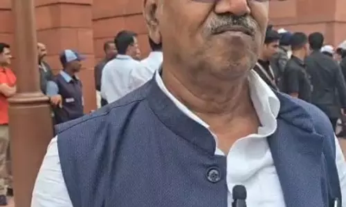 कांग्रेस और विपक्ष सदन की कार्यवाही बाधित कर जनता से जुड़े मुद्दों से ध्यान भटका रहे हैं : MP बृजमोहन अग्रवाल कांग्रेस और विपक्ष सदन की कार्यवाही बाधित कर जनता से जुड़े मुद्दों से ध्यान भटका रहे हैं : MP बृजमोहन अग्रवाल
