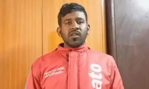 Hyderabad में खुले नाले में फ़ूड डिलीवरी कर्मचारी बह गया Hyderabad में खुले नाले में फ़ूड डिलीवरी कर्मचारी बह गया