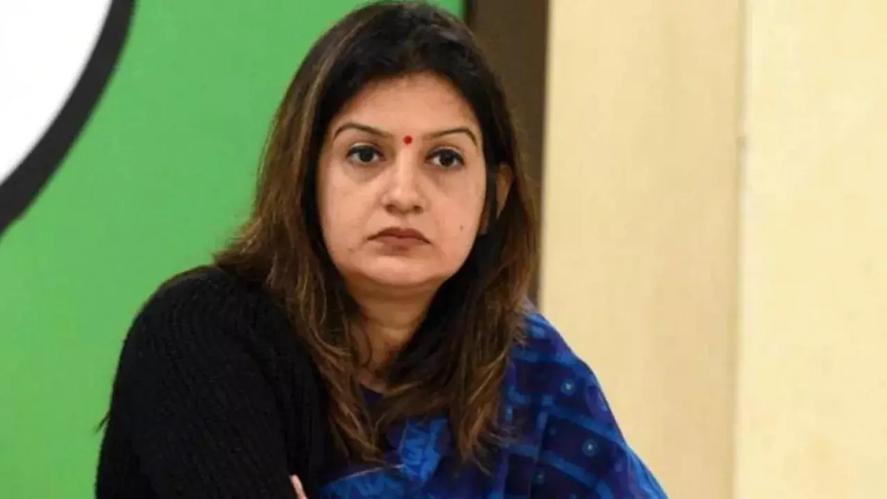 चुनाव आयोग चिंतित है, निर्वाचित प्रतिनिधियों से नहीं मिल पा रहा: Priyanka Chaturvedi