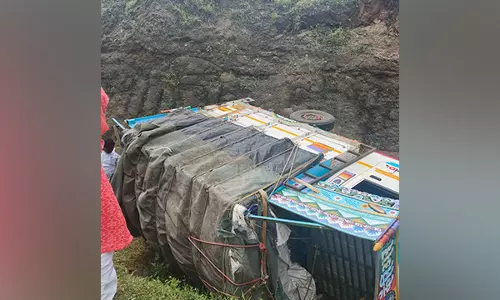 Maharashtra: पिकअप वैन के ढलान से गिरने से 7 की मौत, सीएम फडणवीस ने 4 लाख रुपये सहायता की घोषणा