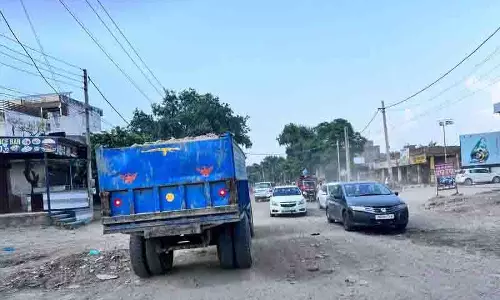 टोल चुकाने के बावजूद यात्री इस दयनीय Amritsar-Khemkaran road का इस्तेमाल करने को मजबूर