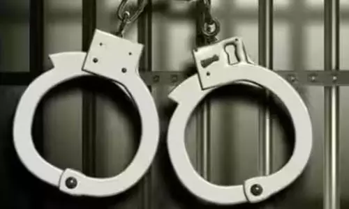 कर्नाटक के तुमकुरु में महिला की नृशंस हत्या के आरोप में तीन गिरफ्तार कर्नाटक के तुमकुरु में महिला की नृशंस हत्या के आरोप में तीन गिरफ्तार