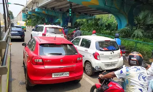 स्वतंत्रता दिवस परेड और रिहर्सल के लिए भुवनेश्वर में यातायात प्रतिबंध स्वतंत्रता दिवस परेड और रिहर्सल के लिए भुवनेश्वर में यातायात प्रतिबंध