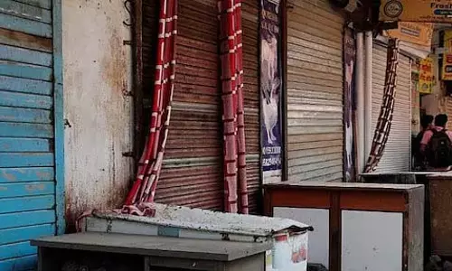 15 अगस्त को मांस दुकानों पर प्रतिबंध के खिलाफ कल्याण में विरोध प्रदर्शन 15 अगस्त को मांस दुकानों पर प्रतिबंध के खिलाफ कल्याण में विरोध प्रदर्शन