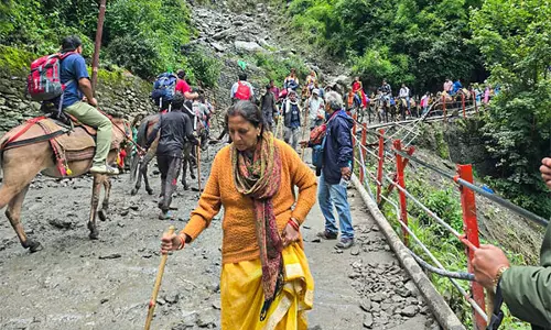 उत्तराखंड में भारी बारिश, IMD का रेड अलर्ट: केदारनाथ यात्रा तीन दिन के लिए रोकी गई