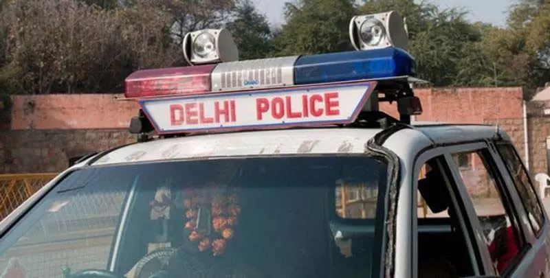 ऑपरेशन कवच: पुलिस ने 794 स्थानों पर छापे मारे, 92 अपराधी पकड़े गए ऑपरेशन कवच: पुलिस ने 794 स्थानों पर छापे मारे, 92 अपराधी पकड़े गए