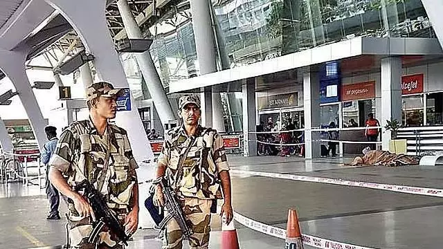 Tamil Nadu : चेन्नई हवाई अड्डे के लिए 5-स्तरीय सुरक्षा Tamil Nadu : चेन्नई हवाई अड्डे के लिए 5-स्तरीय सुरक्षा