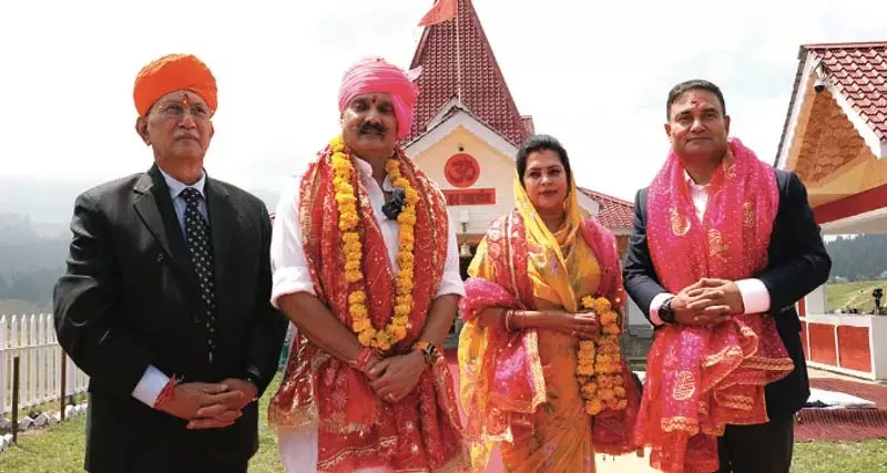 विक्रमादित्य सिंह ने गुलमर्ग में पुनर्निर्मित महारानी मंदिर की प्राण-प्रतिष्ठा की विक्रमादित्य सिंह ने गुलमर्ग में पुनर्निर्मित महारानी मंदिर की प्राण-प्रतिष्ठा की