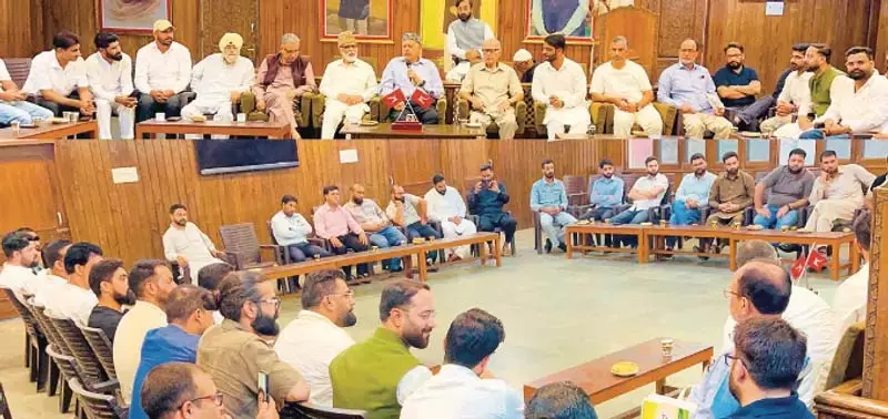 डॉ. फारूक ने एनसी युवा नेताओं को शहरी और पंचायत चुनावों के लिए तैयार रहने को कहा डॉ. फारूक ने एनसी युवा नेताओं को शहरी और पंचायत चुनावों के लिए तैयार रहने को कहा