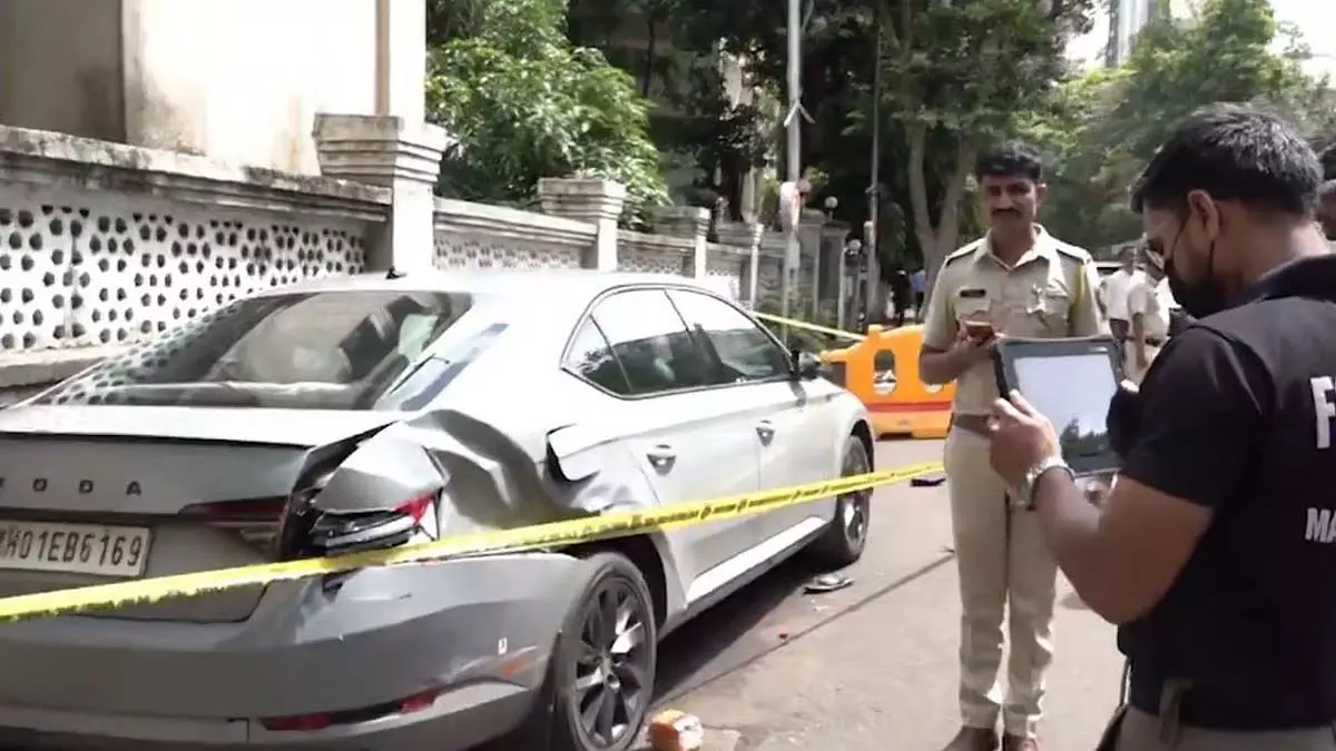 Mumbai: सह्याद्री स्टेट गेस्ट हाउस के पास बस-कार की टक्कर में सुबह की सैर करने वाले की मौत Mumbai: सह्याद्री स्टेट गेस्ट हाउस के पास बस-कार की टक्कर में सुबह की सैर करने वाले की मौत
