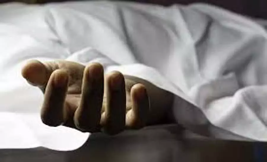 Tumkur : व्यवसायी ने लॉज में आत्महत्या की Tumkur : व्यवसायी ने लॉज में आत्महत्या की