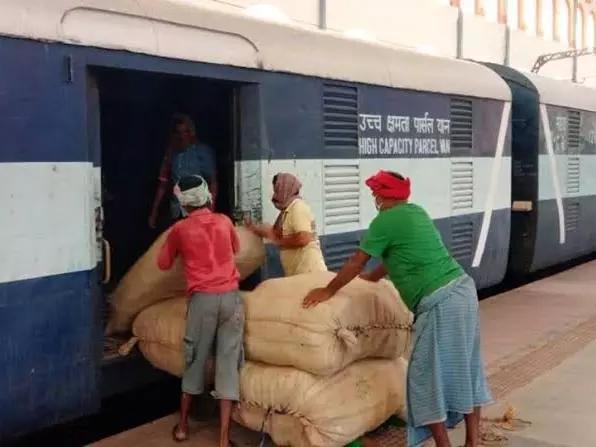 Jabalpur: 12 से 15 अगस्त तक रेलवे में पार्सल सेवा पर रोक Jabalpur: 12 से 15 अगस्त तक रेलवे में पार्सल सेवा पर रोक