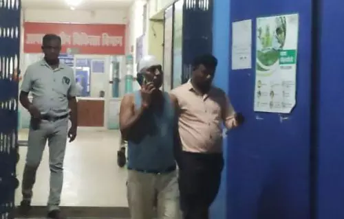 जिला अस्पताल परिसर में मारपीट, दो पक्ष भिड़े जिला अस्पताल परिसर में मारपीट, दो पक्ष भिड़े