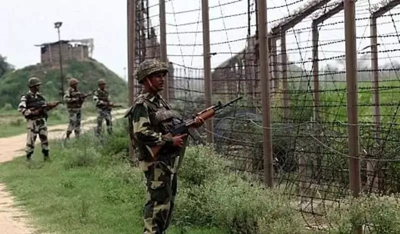 कठुआ में बीएसएफ ने पाक घुसपैठिए को गोली मारकर किया गिरफ्तार कठुआ में बीएसएफ ने पाक घुसपैठिए को गोली मारकर किया गिरफ्तार