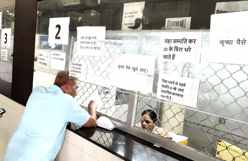 Rohtak नगर निगम ने एक लाख रुपये से अधिक बकाया वाले 500 संपत्ति मालिकों पर शिकंजा कसा Rohtak नगर निगम ने एक लाख रुपये से अधिक बकाया वाले 500 संपत्ति मालिकों पर शिकंजा कसा