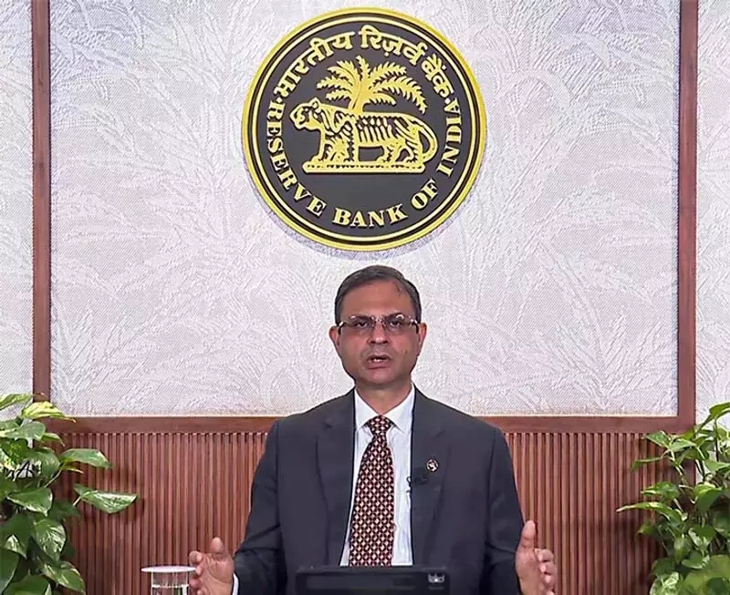 बचत खातों में न्यूनतम शेष राशि तय करने के लिए बैंक स्वतंत्र: RBI Governor बचत खातों में न्यूनतम शेष राशि तय करने के लिए बैंक स्वतंत्र: RBI Governor