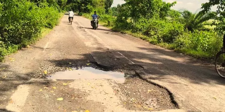 बारी सड़क मरम्मत में गड़बड़ी और धन के दुरुपयोग का आरोप बारी सड़क मरम्मत में गड़बड़ी और धन के दुरुपयोग का आरोप