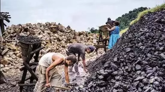 कोयला घोटाले की जांच तेज़, SC पैनल ने सितंबर तक जवाब तलब किया कोयला घोटाले की जांच तेज़, SC पैनल ने सितंबर तक जवाब तलब किया