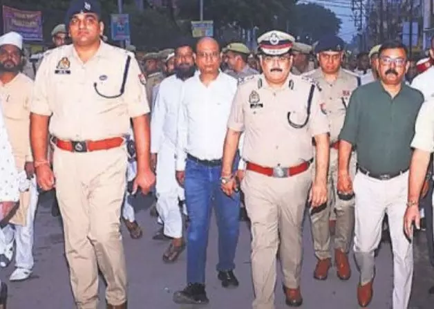 Bareilly: स्वतंत्रता दिवस को देखते हुए पुलिस ने पैदल गश्त कर लिया जायजा Bareilly: स्वतंत्रता दिवस को देखते हुए पुलिस ने पैदल गश्त कर लिया जायजा