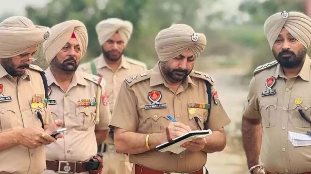 स्वतंत्रता दिवस से पहले पंजाब पुलिस ने पाक समर्थित आतंकी नेटवर्क का भंडाफोड़ किया; पाँच सदस्य गिरफ्तार स्वतंत्रता दिवस से पहले पंजाब पुलिस ने पाक समर्थित आतंकी नेटवर्क का भंडाफोड़ किया; पाँच सदस्य गिरफ्तार