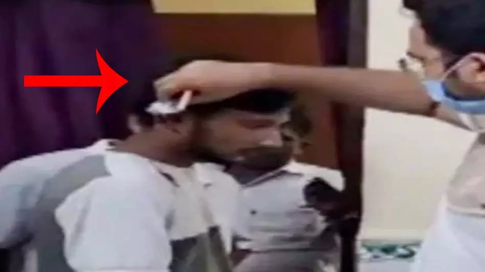 OMG! डांट से भड़क गया पालतू कुत्ता, मालिक का कर दिया ये हाल OMG! डांट से भड़क गया पालतू कुत्ता, मालिक का कर दिया ये हाल
