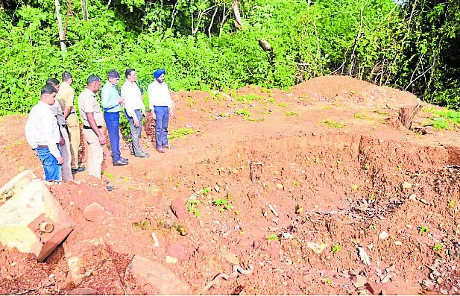 शवों को कथित तौर पर दफनाने का मामला: NHRC ने धर्मस्थल का दौरा किया शवों को कथित तौर पर दफनाने का मामला: NHRC ने धर्मस्थल का दौरा किया