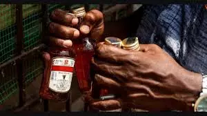 केरल BEVCO प्रमुख और आबकारी मंत्री के बीच शराब वितरण ऐप योजना को लेकर मतभेद केरल BEVCO प्रमुख और आबकारी मंत्री के बीच शराब वितरण ऐप योजना को लेकर मतभेद