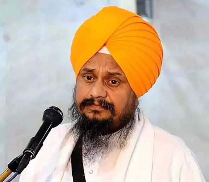 बर्खास्त सिख धर्मगुरु राजनीतिक लड़ाई को Sukhbir Badal के दरवाजे तक ले गए बर्खास्त सिख धर्मगुरु राजनीतिक लड़ाई को Sukhbir Badal के दरवाजे तक ले गए