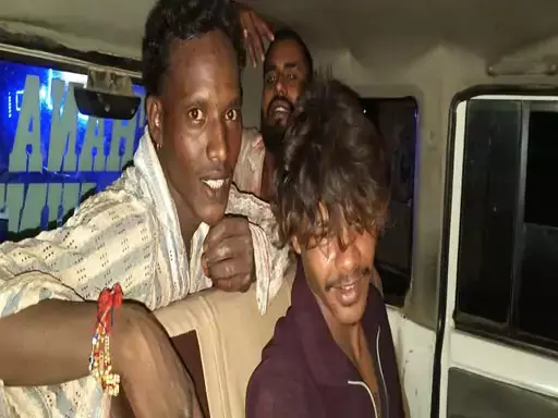 कातिलों का विक्ट्रीपोज देते फोटो वायरल, धमतरी ट्रिपल मर्डर मामले में खुलासा 4 बजे के बाद कातिलों का विक्ट्रीपोज देते फोटो वायरल, धमतरी ट्रिपल मर्डर मामले में खुलासा 4 बजे के बाद