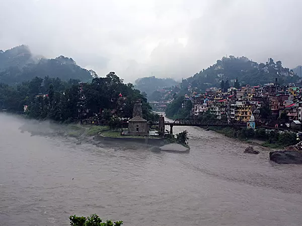 Himachal में मानसून से भारी नुकसान, मृतकों की संख्या 229 Himachal में मानसून से भारी नुकसान, मृतकों की संख्या 229