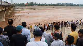 Jammu: बारिश से जम्मू संभाग में बाढ़, यातायात बाधित Jammu: बारिश से जम्मू संभाग में बाढ़, यातायात बाधित