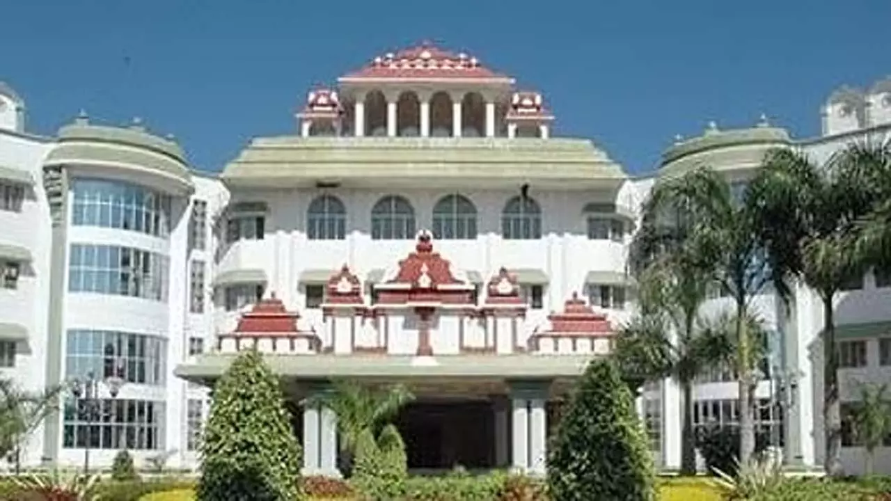 मद्रास उच्च न्यायालय ने कहा कि अगर आपराधिक इरादा साबित न हो तो महिला का हाथ खींचना नहीं है अपराध मद्रास उच्च न्यायालय ने कहा कि अगर आपराधिक इरादा साबित न हो तो महिला का हाथ खींचना नहीं है अपराध